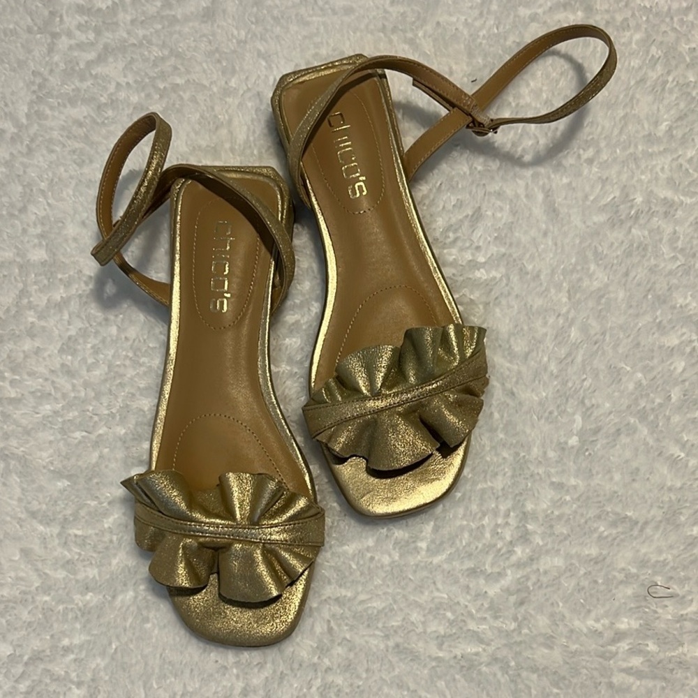 CHICO’s Abby Ankle Strap Ruffle Gold Strappy‎ Sandals Size 6M